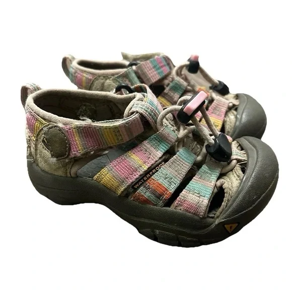 Toddler Girl Keen Outdoor Hiking Waterproof Summer Shoes Size 8 - Picture 2 of 3